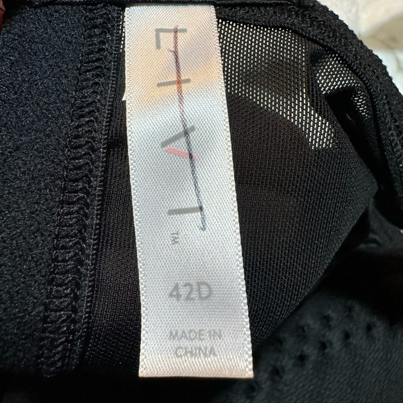 Livi Active No Wire Sports Bra size 42 D - Picture 9 of 9